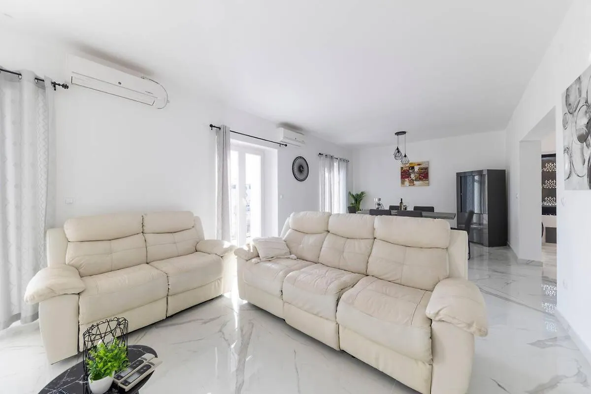 Apartmán Luxury Penthouse With Jacuzzi And Seaview Petrcane 0*,