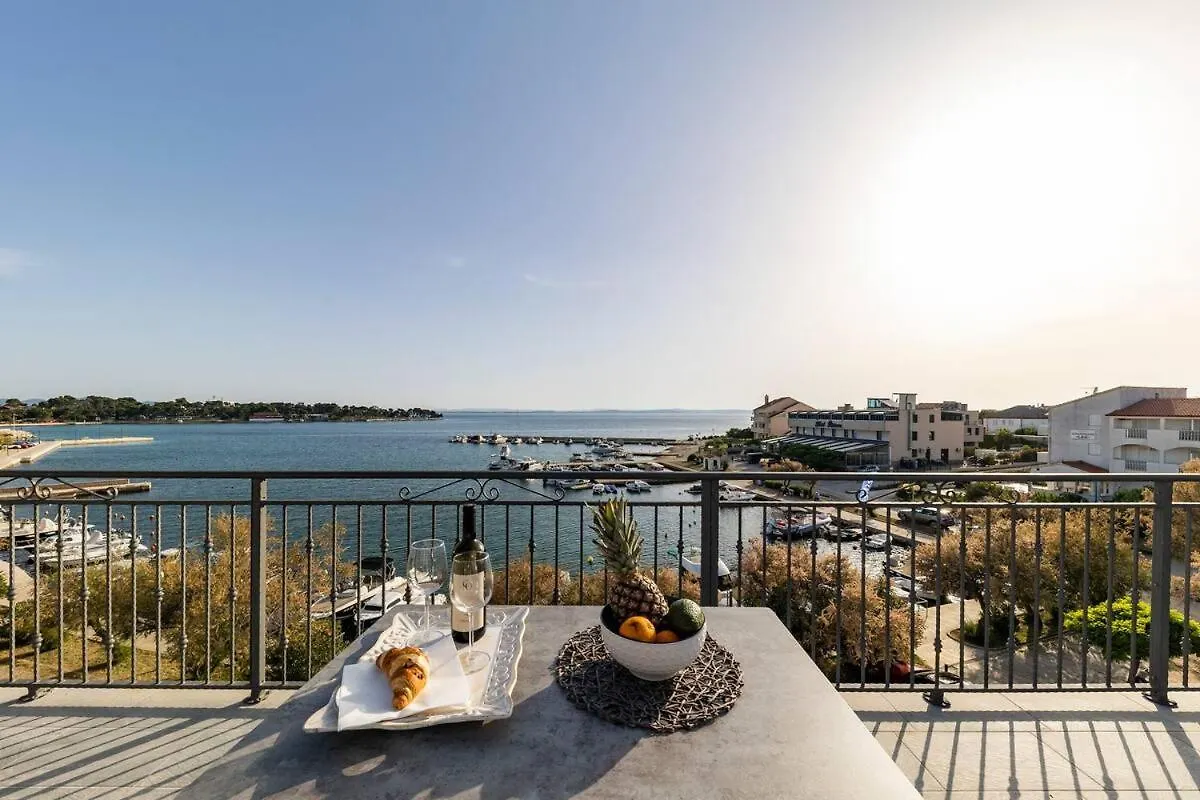 Apartmán Luxury Penthouse With Jacuzzi And Seaview Petrcane 0*,  Chorvatsko