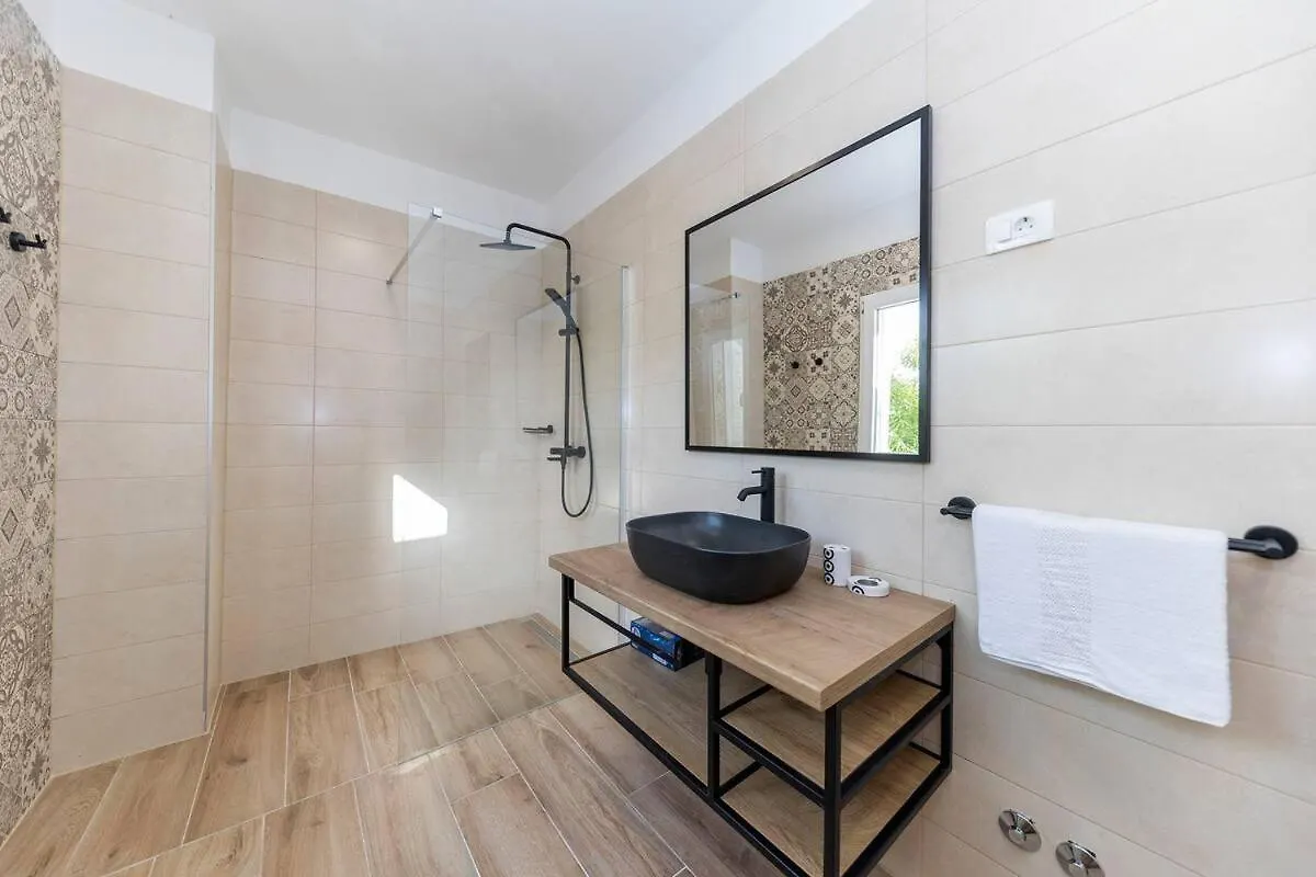 Apartmán Luxury Penthouse With Jacuzzi And Seaview Petrcane