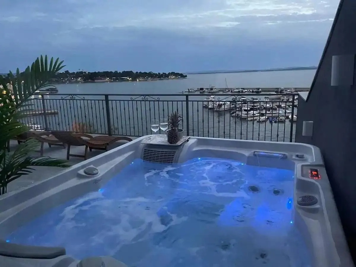 Luxury Penthouse With Jacuzzi And Seaview Apartment Petrcane
